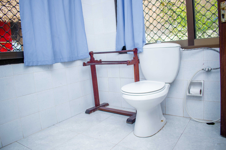 Bathroom 3, The Rock Ocean View Hotel, Magharibi