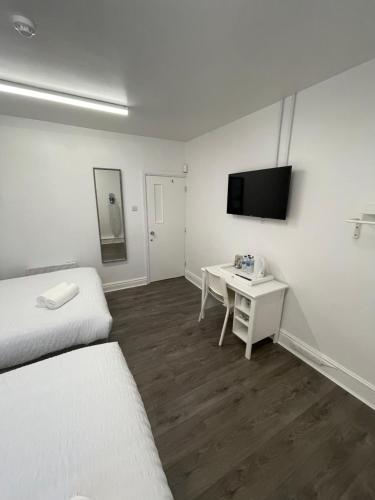 Others 4, County serviced accommodation, Sefton