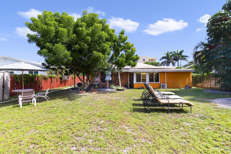 Garden view, Beach & Resort Access - Pet Friendly w/ Fire Pit, Brevard