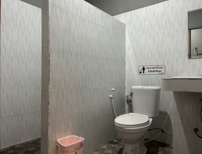 Bathroom 3, Baanmae Resort Thachana Suratthani, Tha Chana