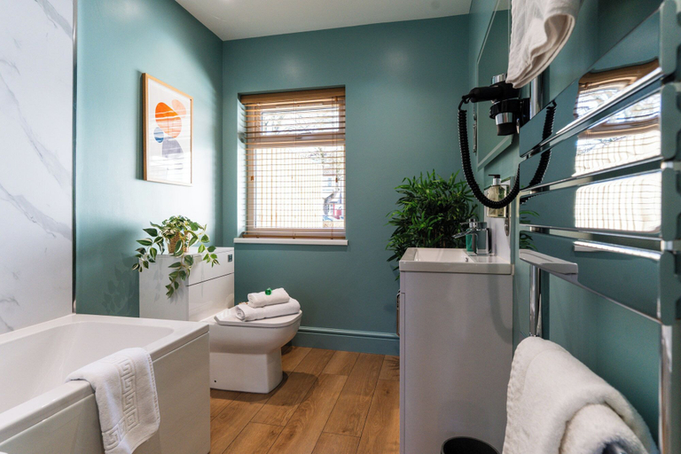 Bathroom 5, Woodstock - 3 Bed Luxury Bungalow House, Worcestershire