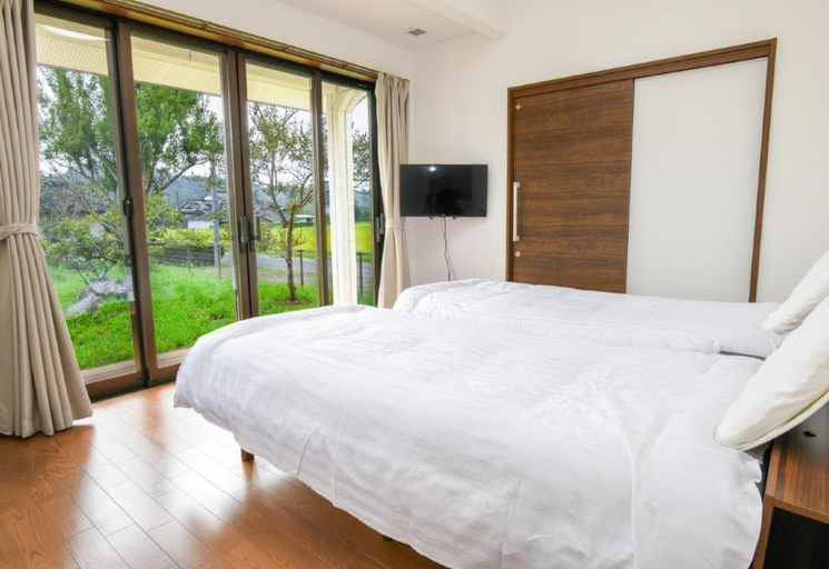 Bedroom 2, Hotel Circle One, Sagara