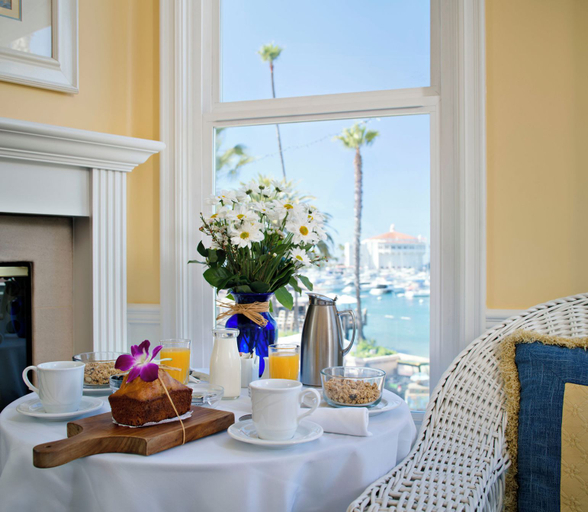 Breakfast meal, Snug Harbor Inn, Los Angeles
