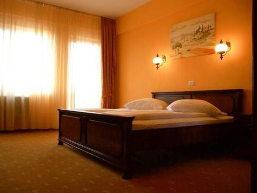 Others 4, Hotel Coandi, Arad