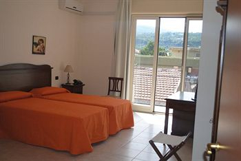 Others 5, Fiumefreddo Hotel, Catania