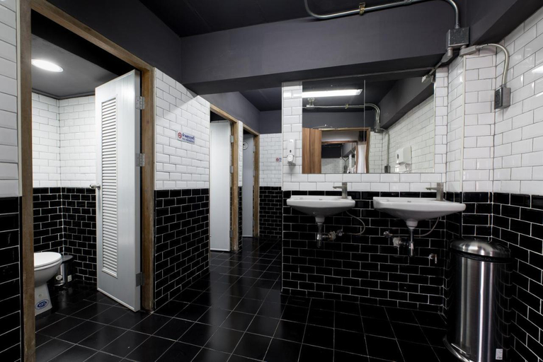 Bathroom 4, Ed Hostel Rachamakka, Muang Chiang Mai