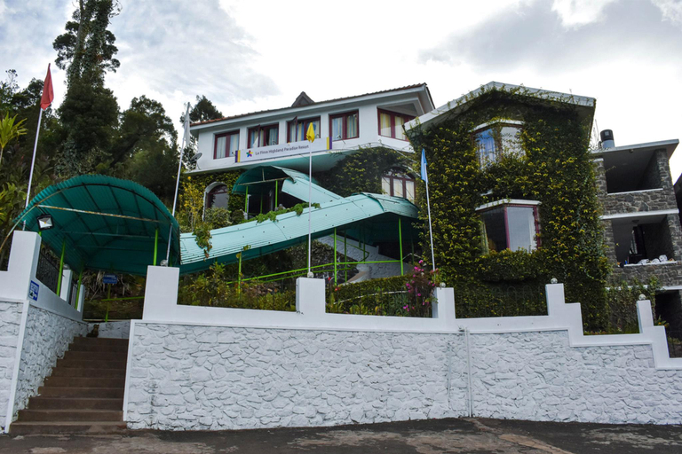 Exterior & Views