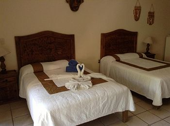 Others 4, Hotel Palmeras, Compostela