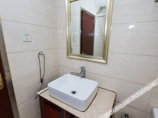 Bathroom 4, Puhe Holiday Hotel, Hangzhou