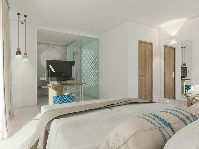 Others 2, Hotel the Sky – Adults Only, Baleares