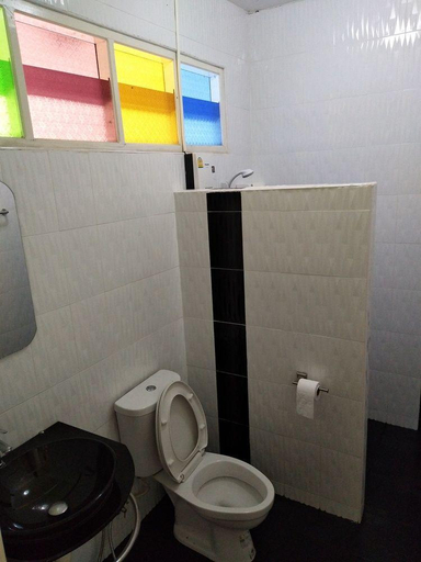 Bathroom 3, Chanthaburi Garden Hotel, Tha Mai