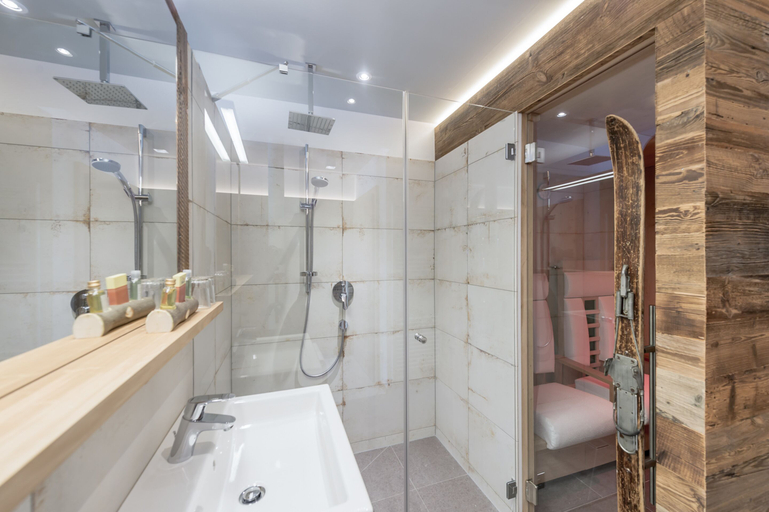 Bathroom 3, Mondschein Hotel & Chalet, Bludenz