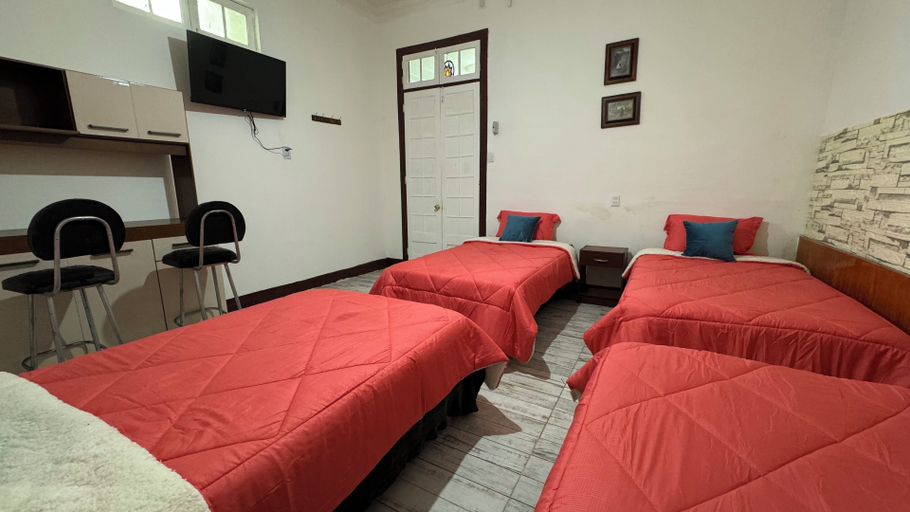 Room 5, casona Mancora, Santiago