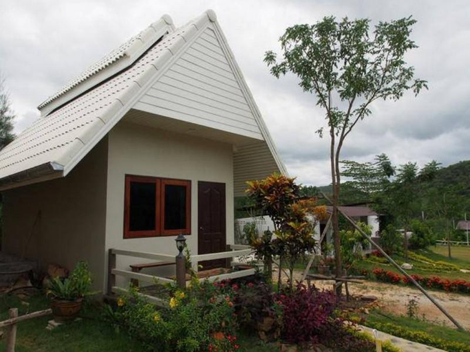 Exterior & Views 1, Pattharapuri Valley Resort, Suan Phung