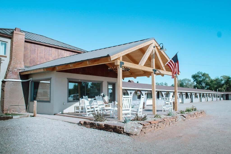 Exterior & Views, Dove Creek Inn, Dolores