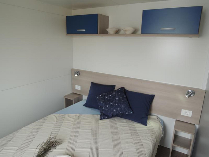 Bedroom, Mobile Homes Peros, Nin