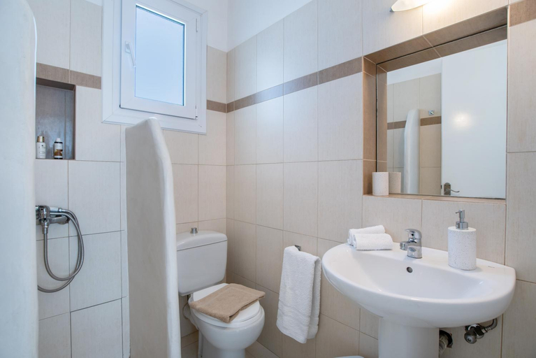 Bathroom 3, Maroulis Studios Naxos, South Aegean