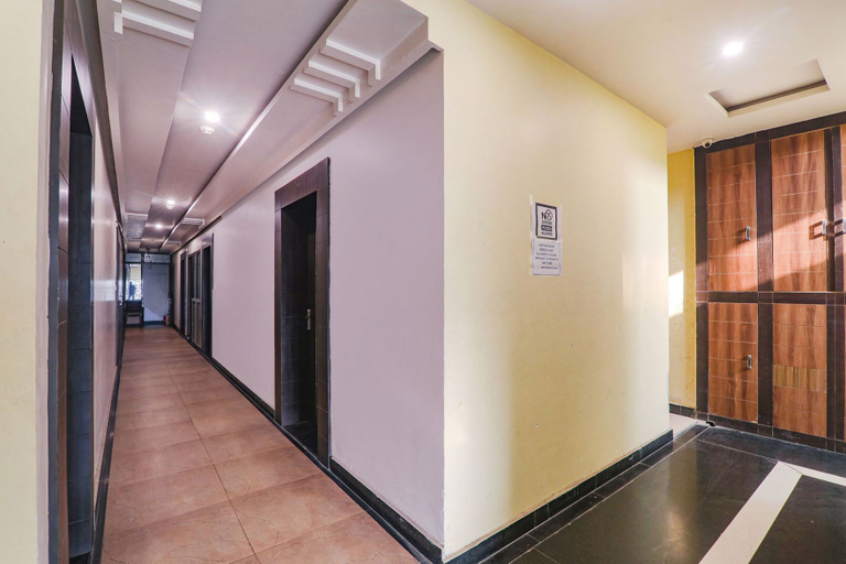 Public Area 2, Via Grand Inn, Lucknow