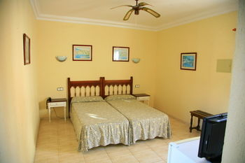 Others 5, Villa Columbus, Baleares
