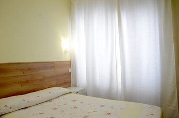 Others 4, Hostal Nersan II, Madrid