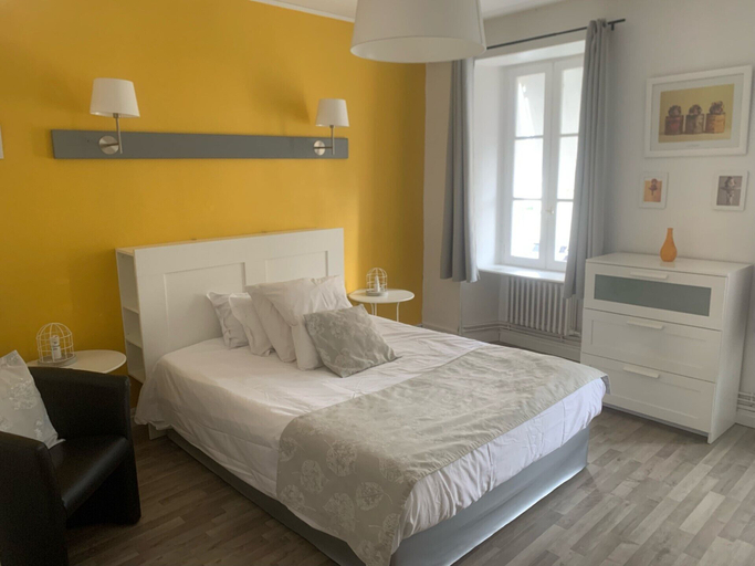 Bedroom 2, Hôtel les Thermes, Charente-Maritime