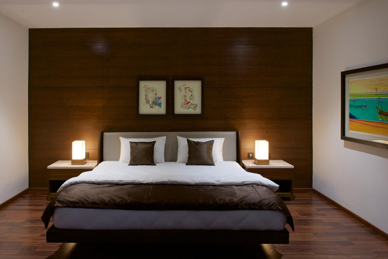 Bedroom 5, Five Petals Hotel & Banquets, Ahmadabad