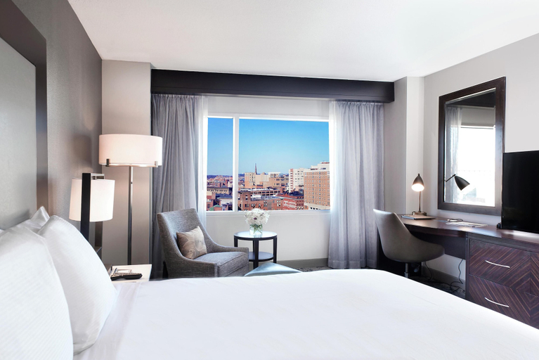 Bedroom 4, Hilton Baltimore Inner Harbor, Baltimore