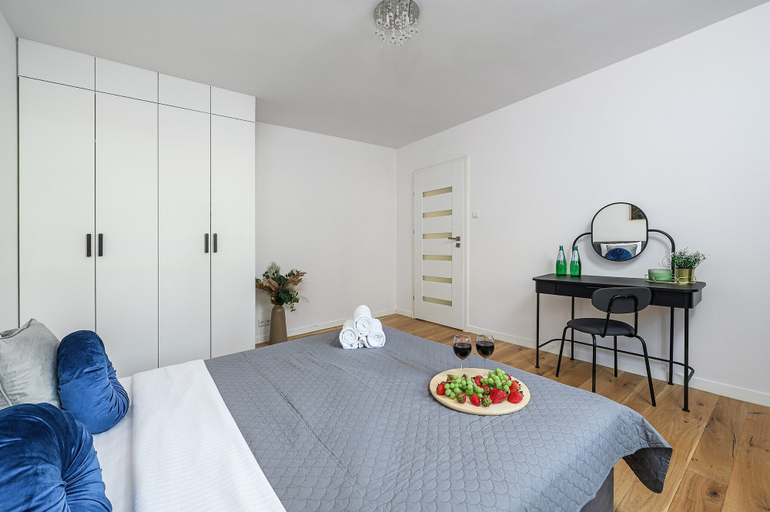 Room 2, Lumina Apart near a Large city Park, Warsaw