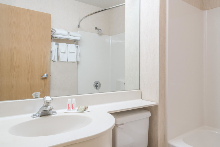 Bathroom, Best Western Red River Lodge Fargo ND, Cass