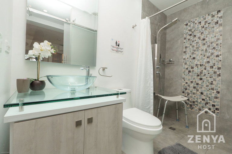 Bathroom, RECOVERY HOUSE BY ZENYA HOST, Santiago de Cali