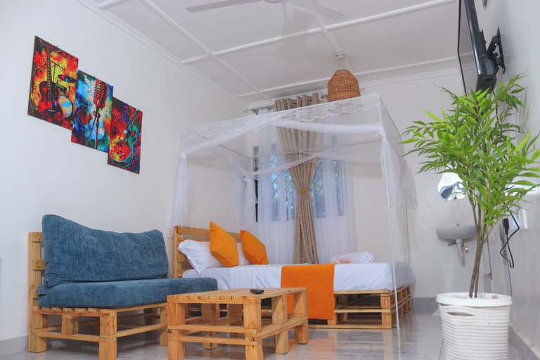 Room 4, Crees, Nyali