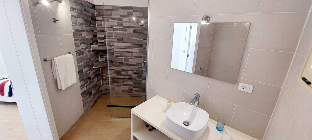 Bathroom 2, Branco Suites 