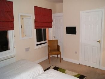 Others 5, The Sydney Arms, Dorset