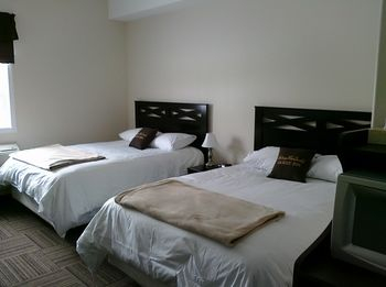 Others 2, Auberge MacDonald Guest Inn, Cochrane