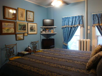 Others 1, A Moment in Time Bed and Breakfast, Niagara