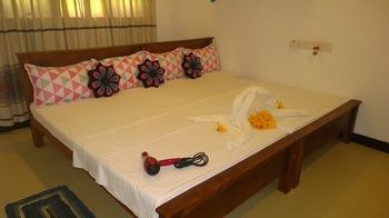 Others 5, Miheen Hotel, Mihinthale