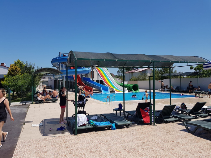 Others 4, Sinopsis Resort Otel, Merkez