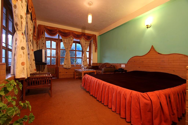 Others 2, Hollywood Hotel, Kullu