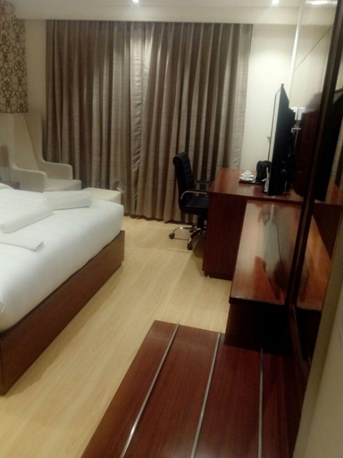 Bedroom 3, The Grand Parisian, Delhi