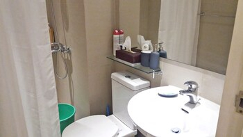 Bathroom 3, Shir Hub at Azure Urban Residences, Parañaque
