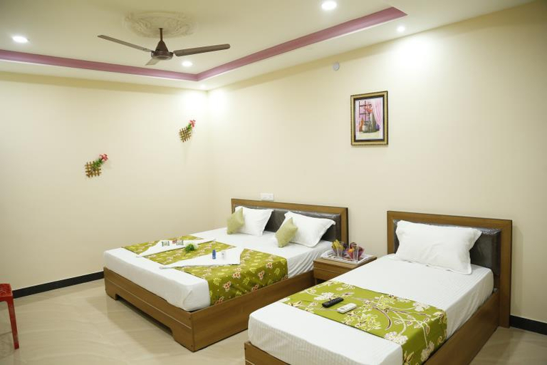 Bedroom 5, Hotel Amirtham Inn, Dindigul