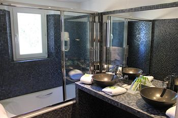 Bathroom 5, Le Mas Bellevue, Var