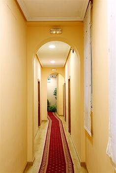 Hallway 4, Hostal Silserranos, Madrid