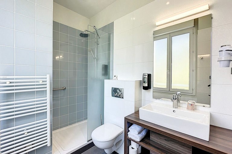 Bathroom 5, Hôtellerie de L'enclos Rey, Paris