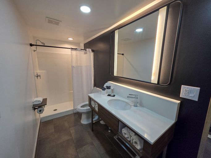 Bathroom 1, Penn Lodge Hotel & Suites Philadelphia - Bensalem, Bucks
