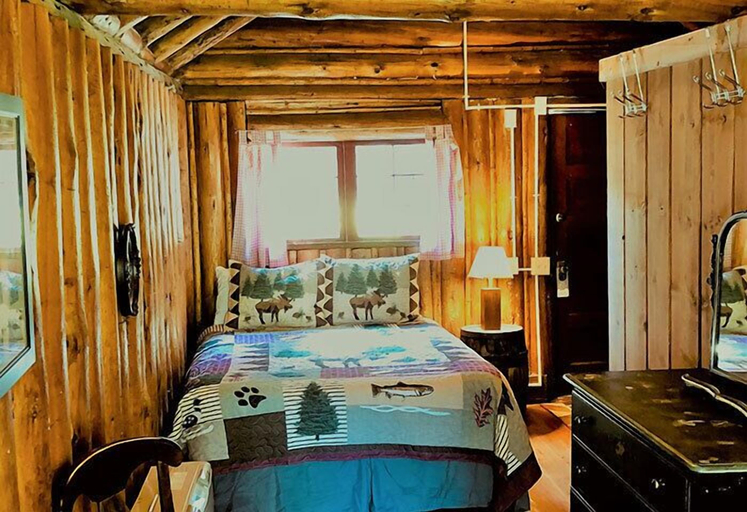 Others 3, Grizzly Lodge, Park