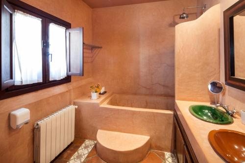 Bathroom 4, Alavera De Los Bav Os, Málaga