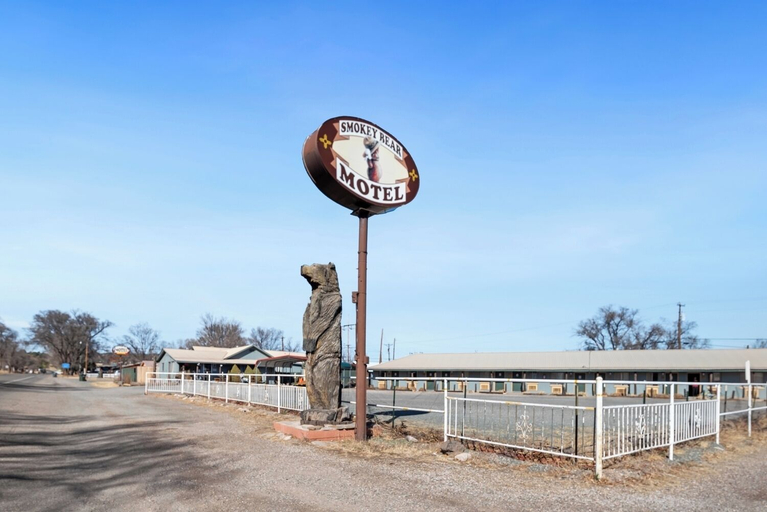 Others 5, Smokey Bear Motel, Lincoln