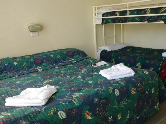 Bedroom 2, Canberra Carotel Motel, Canberra