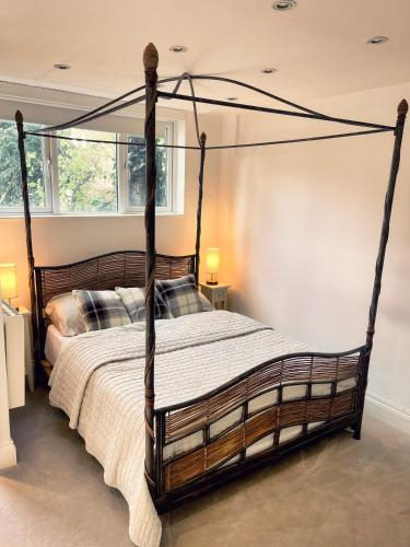 Others 3, Maids Guest Rooms, London